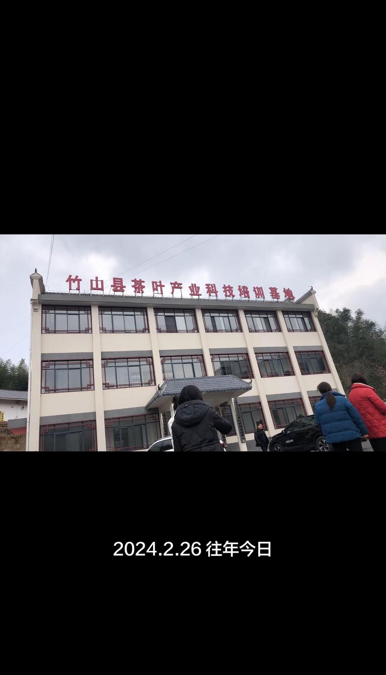 生活不需要比别人好，但一定要比以前过得好，人生最幸福的事，不是活的像别人，而是在