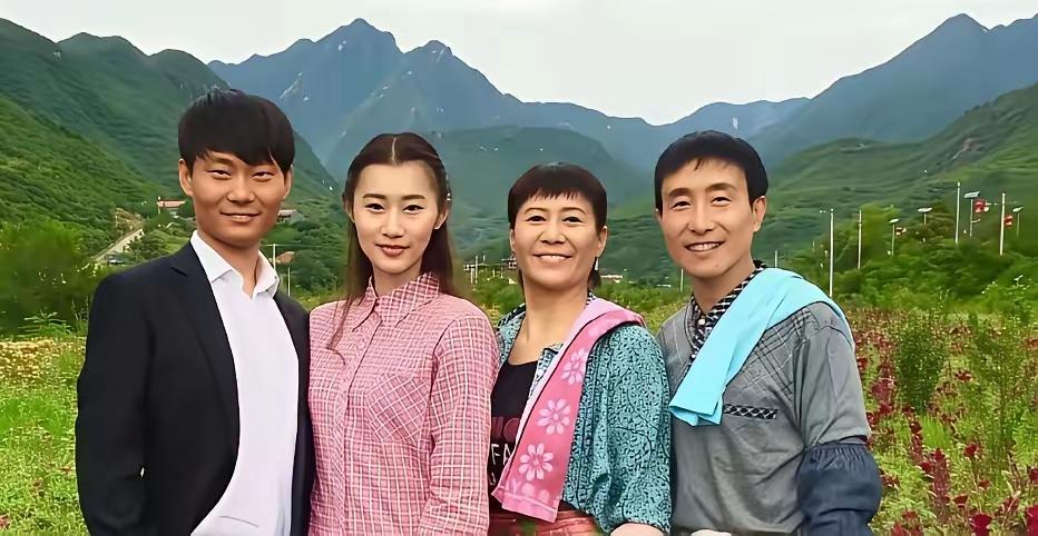 公婆跟儿媳妇儿同框的家庭不一般
到底是儿媳会做人
还是公婆会疼人