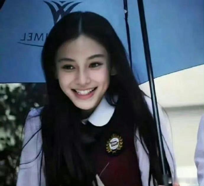 原来baby当年撑伞神图背后的撑伞人不是黄晓明，而是郑恺啊[哆啦A梦害怕] ​​