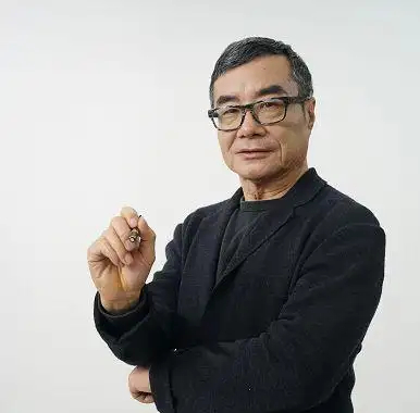 许多人的所谓成熟，不过是世俗磨去了棱角，变得世俗而实际，那不是成熟，而是精神的早