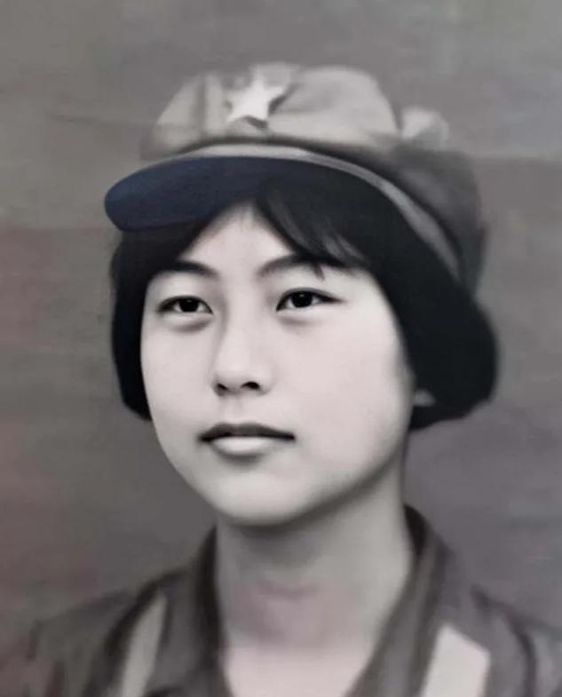 1982年，刘晓连驾驶着安－26运输机，从张家口机场起飞，爬到700米高空时，眼