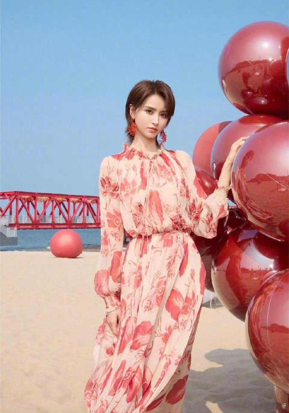 金子涵退圈后首个活动好美的裙子🥹 ​​​