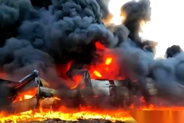 美国海军陆战队那架F/A-18“超级大黄蜂”，不是被谁打下来的，是自己一头栽进了