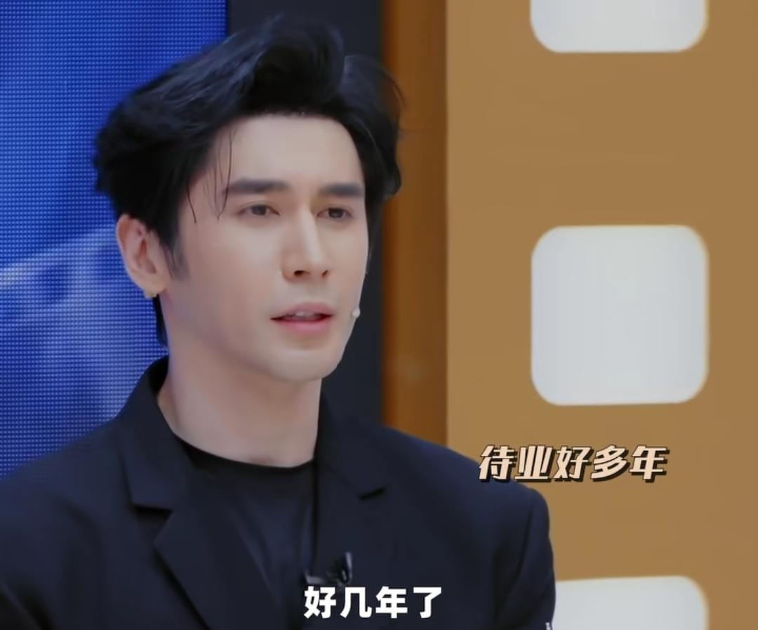 吴镇宇太犀利了！他发问张伦硕是不是认识钟丽缇就不用工作了，张伦硕：“很多人是这么