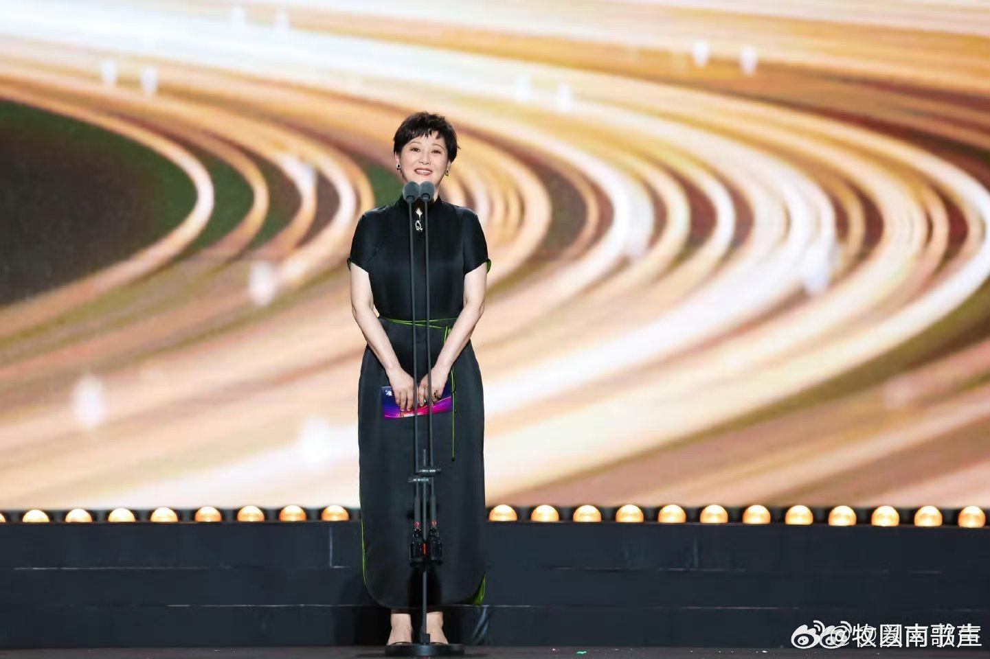 徐帆张雪迎黄尧新片潮汐开机 电影《潮汐》正式开机，徐帆领衔主演，以海岛老人与花诠