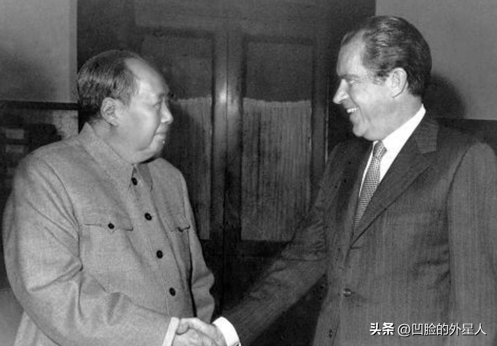 1972年，尼克松访华，毛主席送给他4两茶叶，他嫌礼物太少了，脸色当时就不好看了