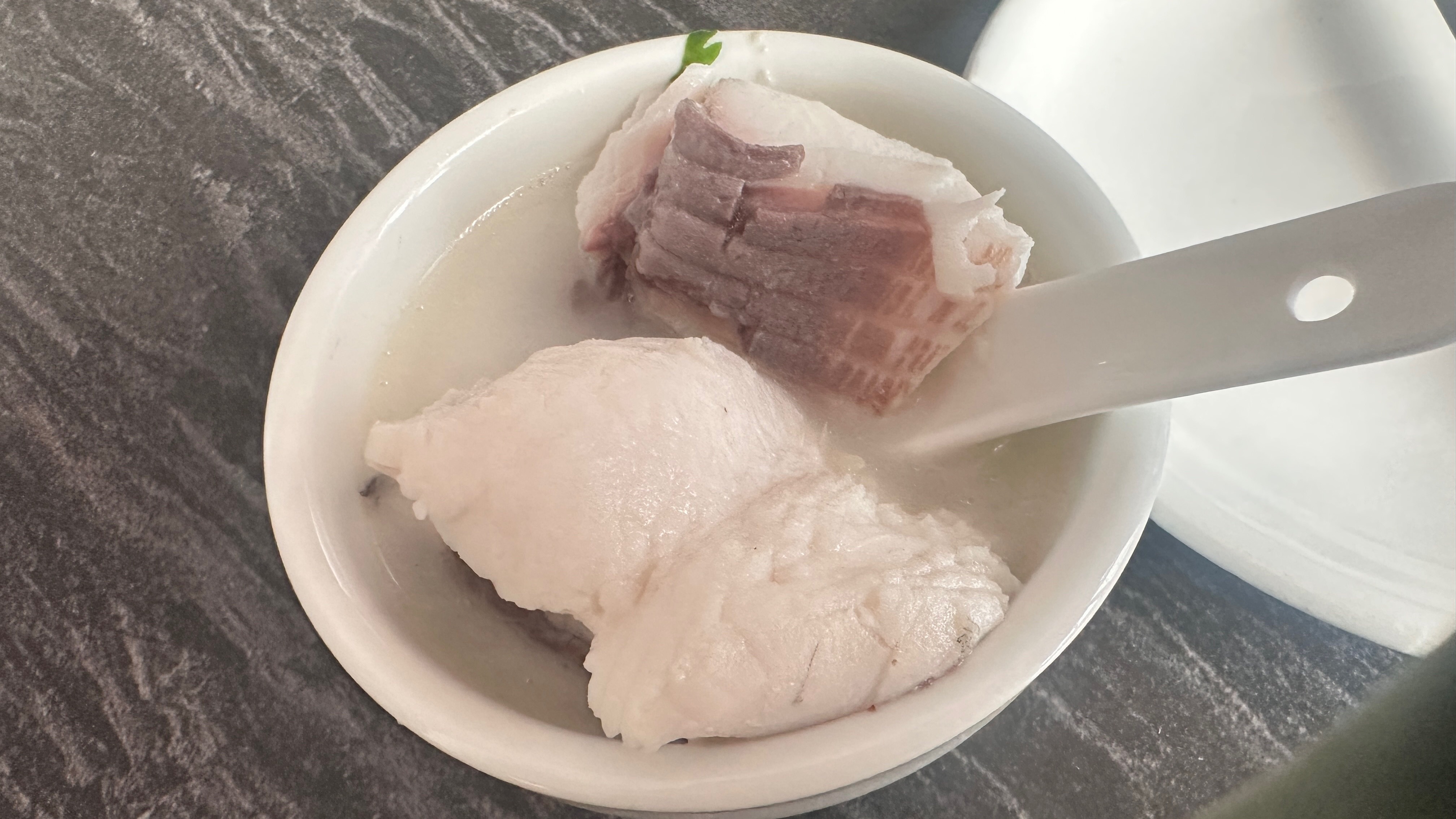 开荤了开荤了来水库吃鱼一鱼多吃我只能吃个清炖的 