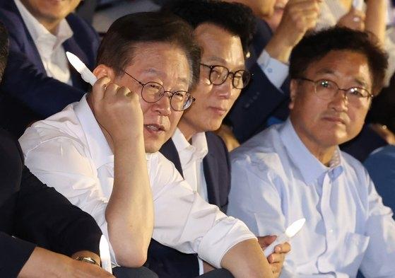 【韩国最大在野党党代表李在明绝食抗议尹锡悦政府】

9月1日，韩国前总统文在寅给