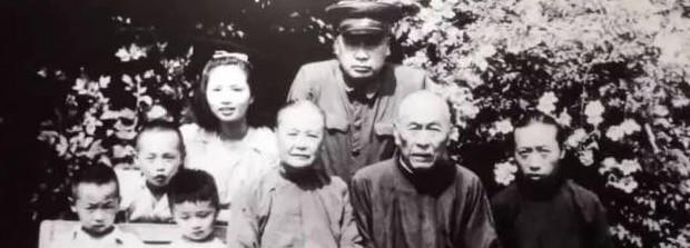 陈毅当市长，岳父一住不走，工资差点撑不住了
陈毅刚当上上海市长没多久，就遇到了一