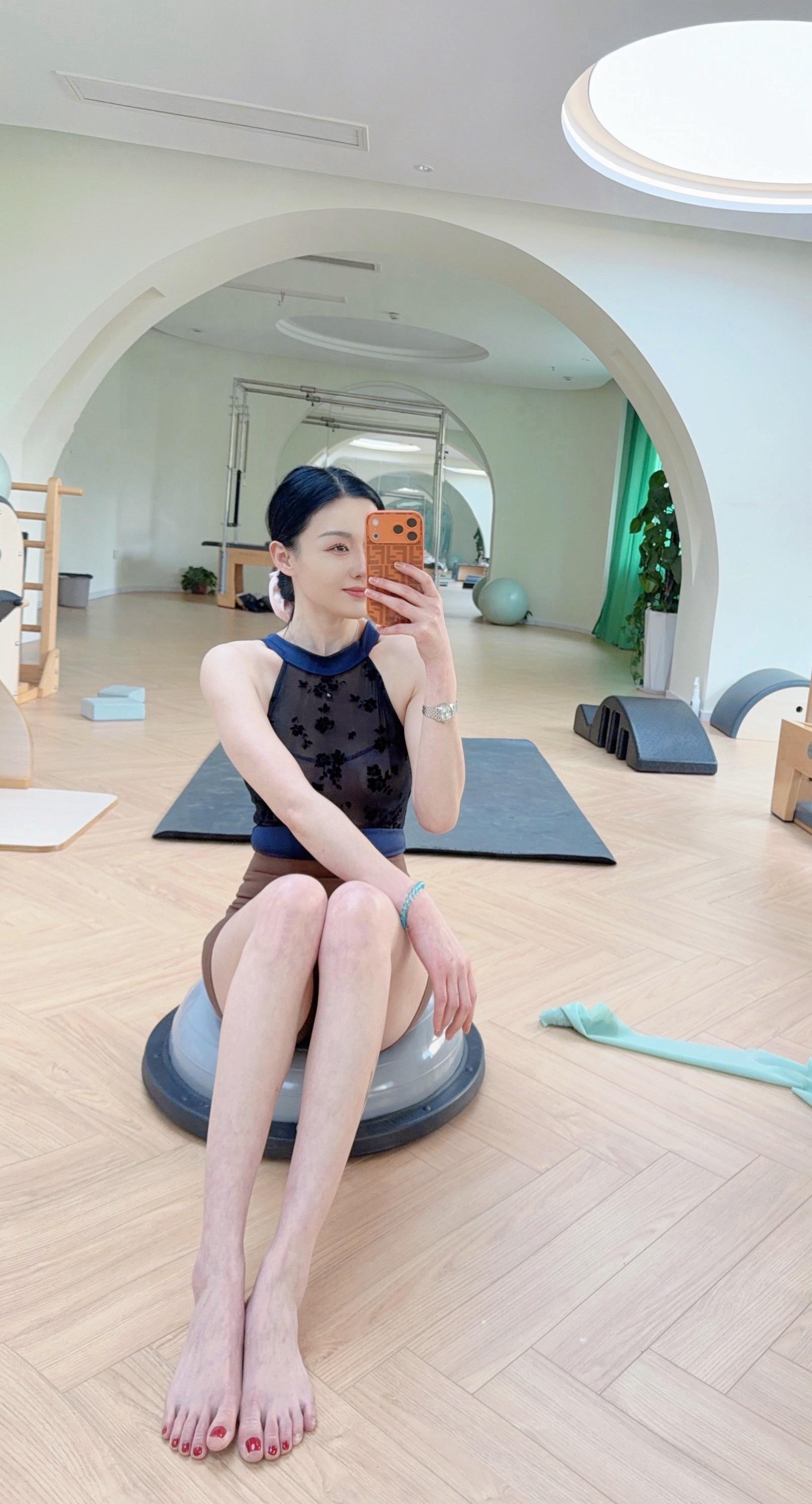 练习没有春夏秋冬，认真经营自己 规律生活 自信，快乐，热情，与时光落落为安.