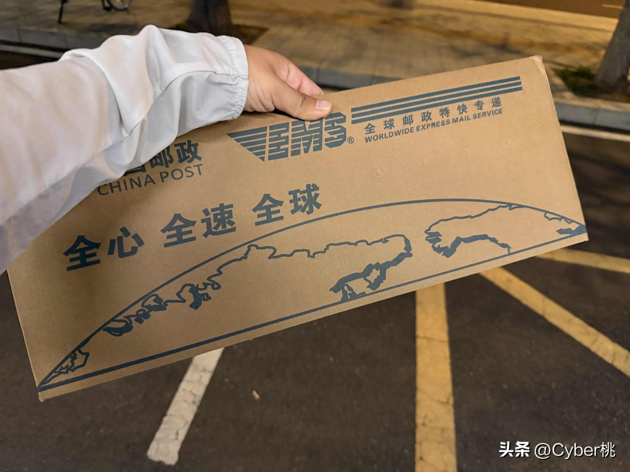 也终于是有北京车牌的人了！到手第一时间给装上，乐道L80配个180的车牌，非常般