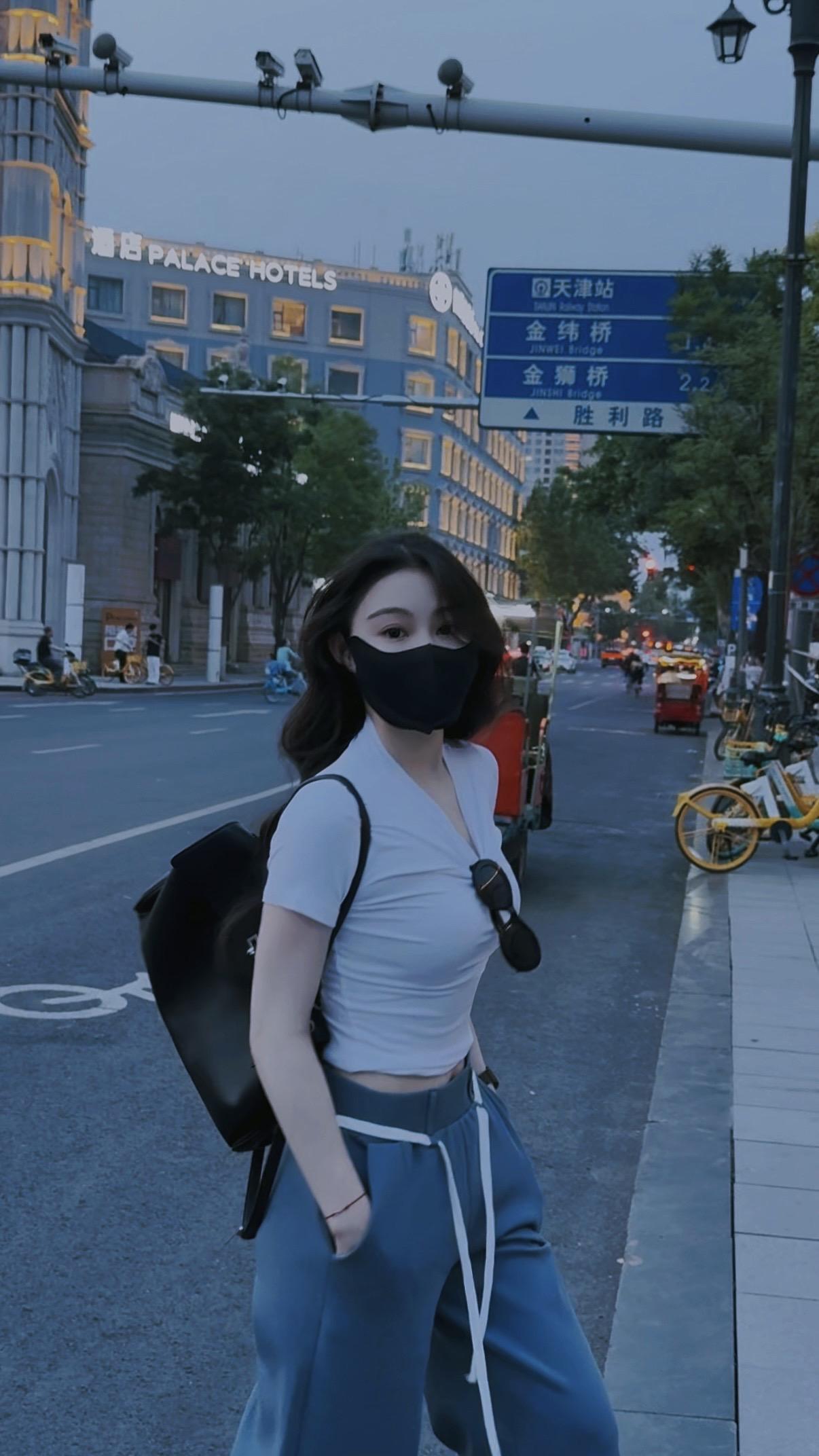 要做一朵向上明艳有生命力的花 自由