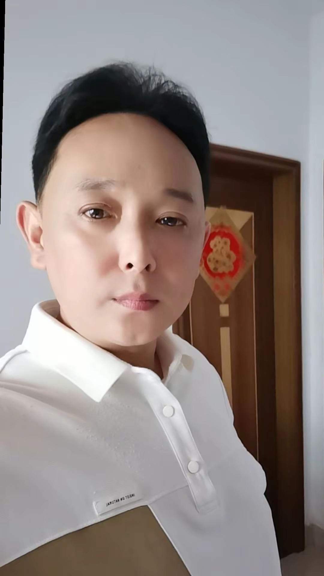 比起光鲜亮丽的外表，我更喜欢灰头土脸的自已，也许这才是我的本色🥰🐕🌹