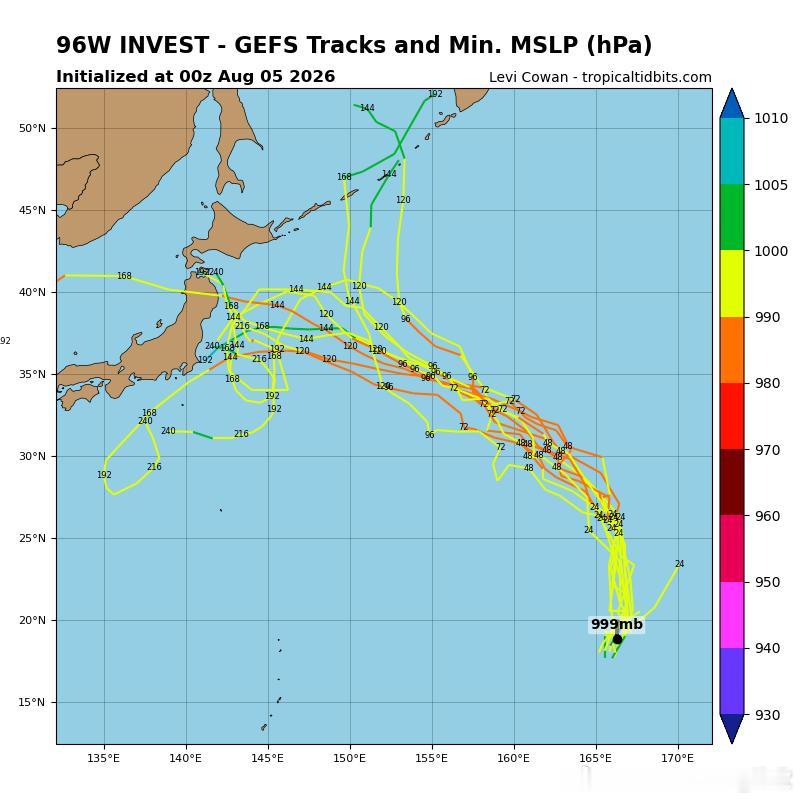 台风灿鸿 【三台共存】今天下午日本气象厅将远海的低压升级，成为15号台风灿鸿。目