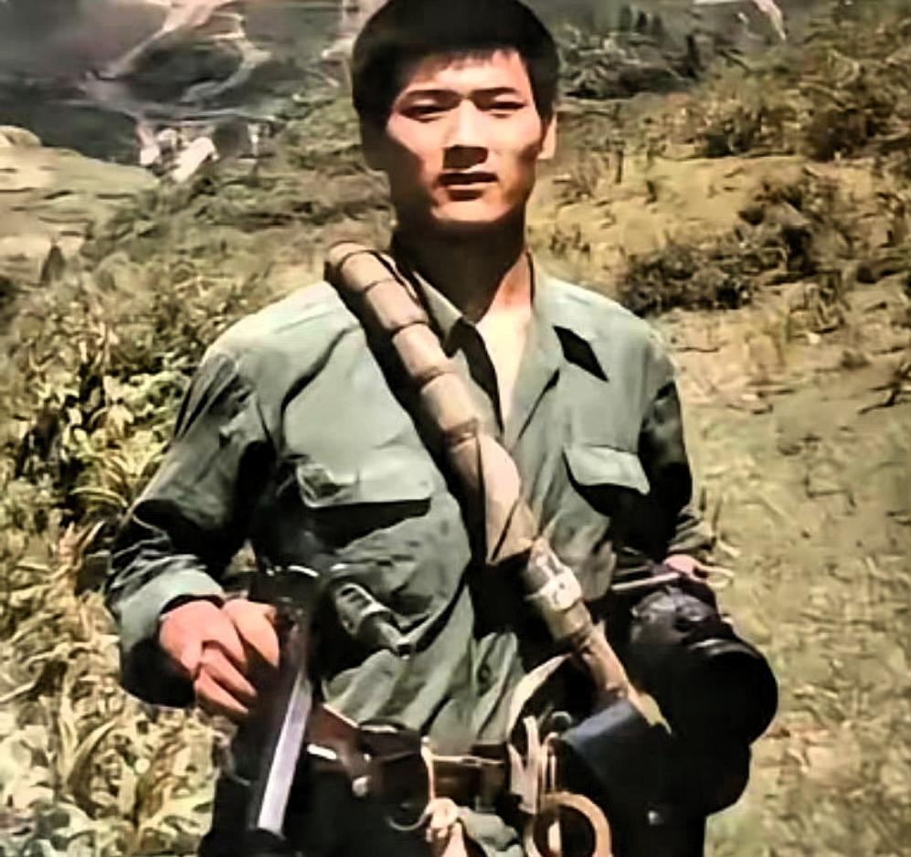 刘宗臣，山东济南人，原138师师直侦察连战士。1985年老山轮战，他加入十勇士突