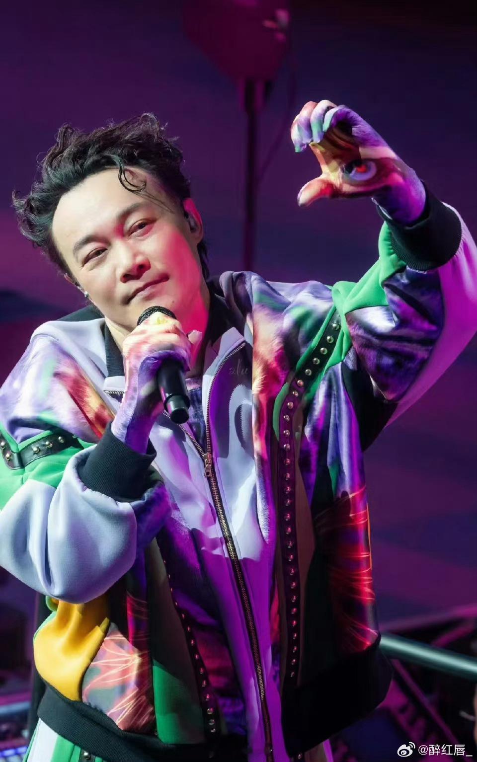 #陈奕迅泉州九年之约井# 时光匆匆，九年一瞬，Eason带着满满诚意回归！#陈奕