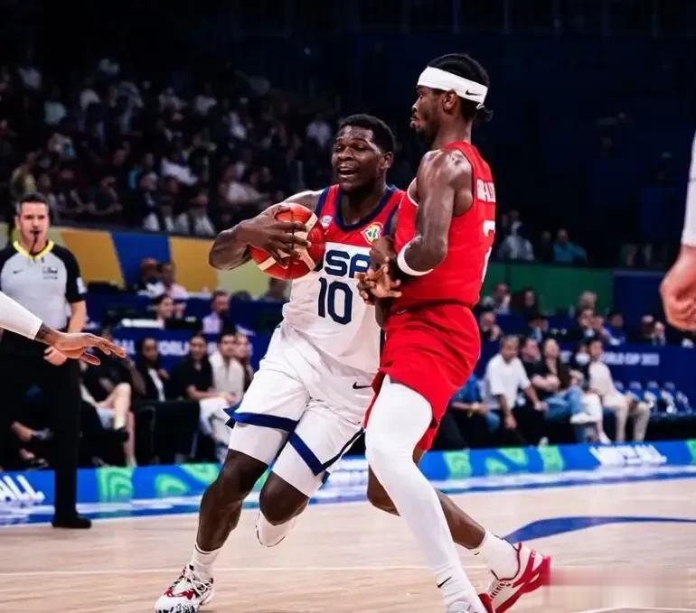 刚刚输给加拿大的美国男篮十二人在NBA薪资一览

1、爱德华兹  1353万  