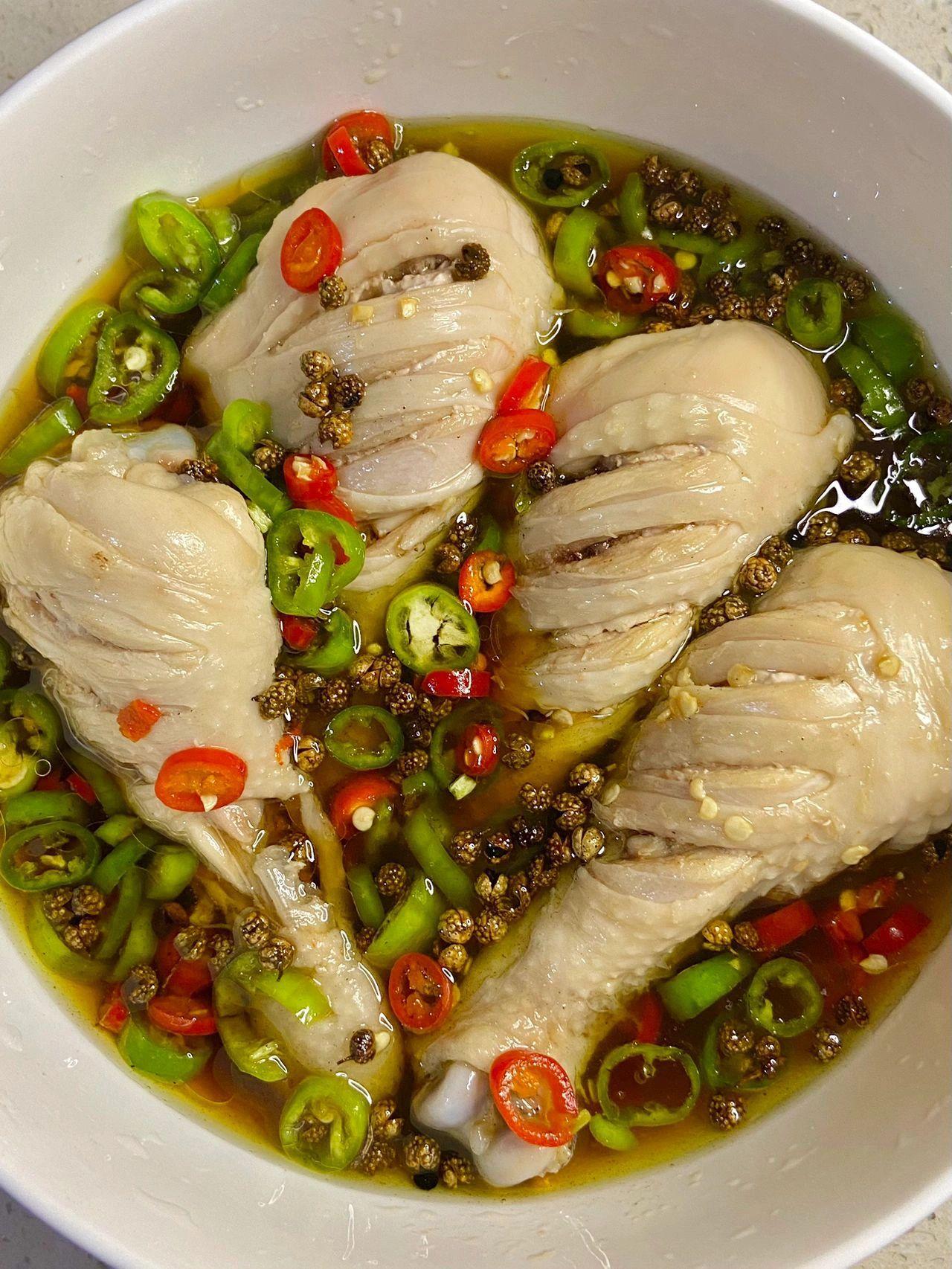 减肥不知道吃什么？快来学这个鸡腿！快手美味
今天的藤椒鸡腿真的巨好吃！忍不住分享