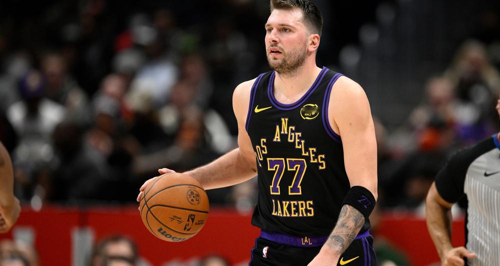 据NBA On Prime记者卡西迪·哈伯斯特报道，卢卡·东契奇目前仍没有从二级