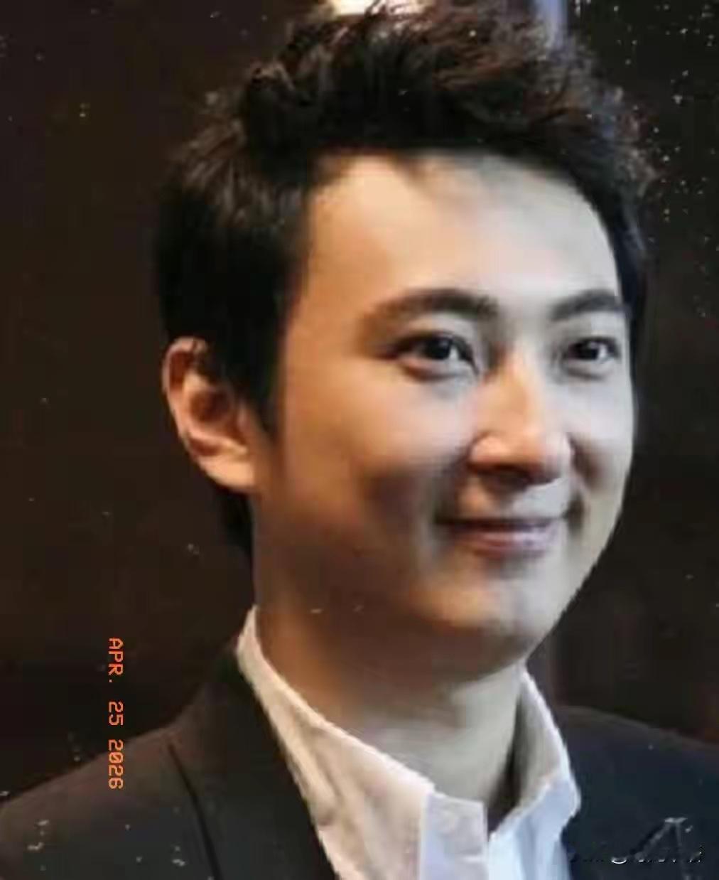 王思聪带美女美国度假，懒懒一个人英国度假，黄一鸣前男友再爆料 
