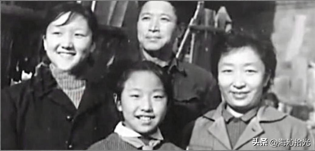 怀念彭玉老师

照片是彭玉老师的全家福。
彭玉老师1934年生于哈尔滨呼兰，十七