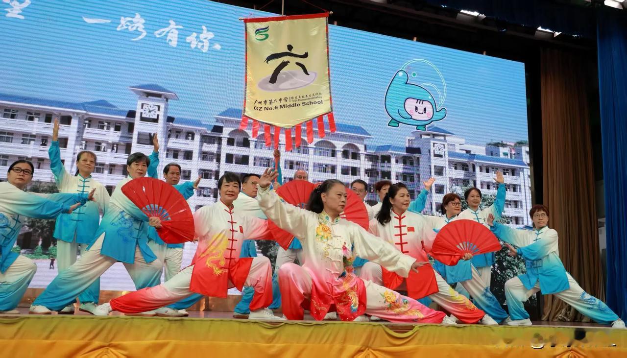 太极风采
秋日随手拍
广州六中校友会太极社一直活跃在母校的活动中。
其中有几位太