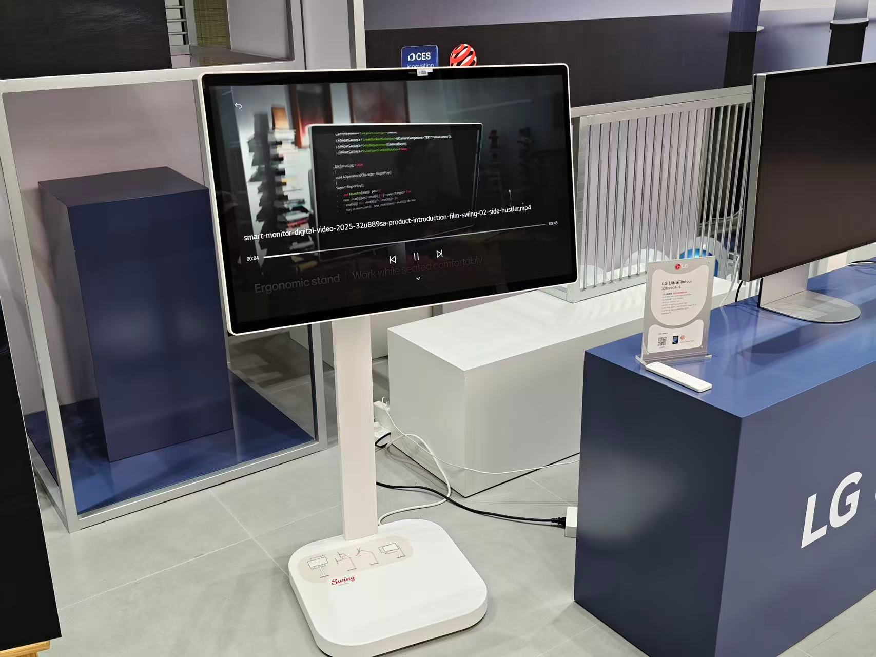LG也推出了“闺蜜机Pro Max”——31.5 英寸的4K 智能旋转显示器（型