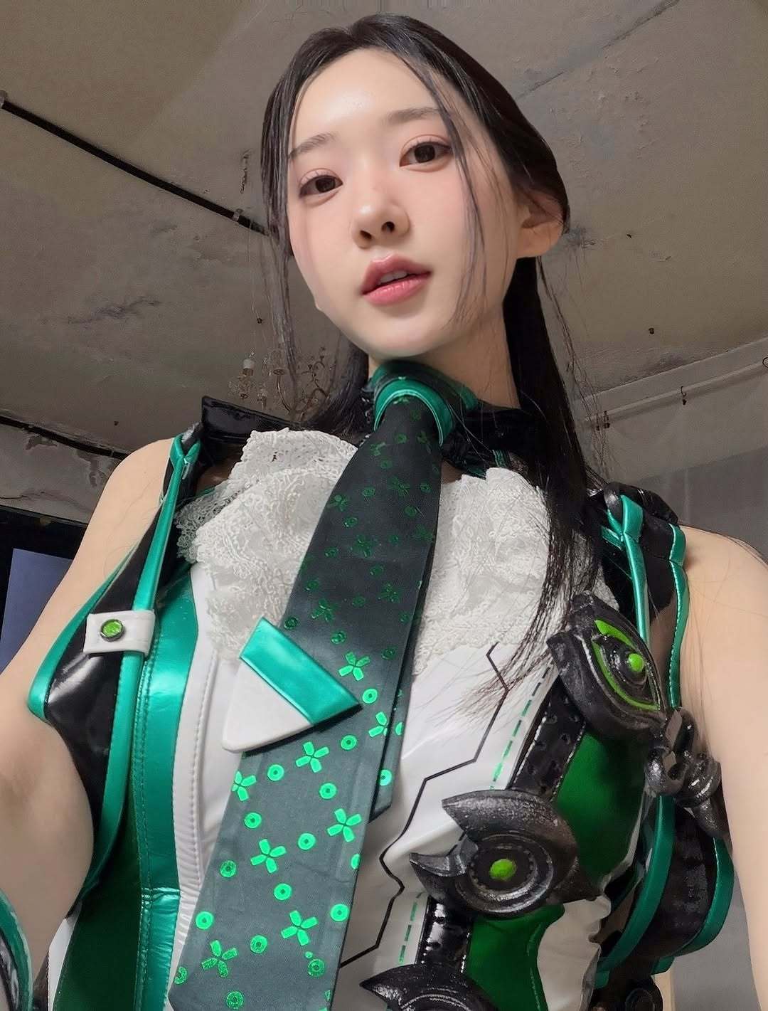 《剑星》伊芙体模之一申才恩小姐姐在ins上发布一组自己cosplay自己的新图申