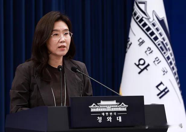 21日，韩国总统府对以色列扣押前往加沙地带的救援船只、逮捕韩国国民一事表达强烈遗