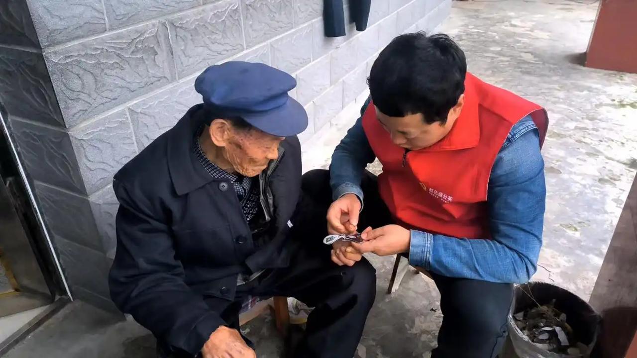 为啥老人家总忘眼前事，却对小时候的事记得门儿清？

你有没有发现，家里的爷爷奶奶
