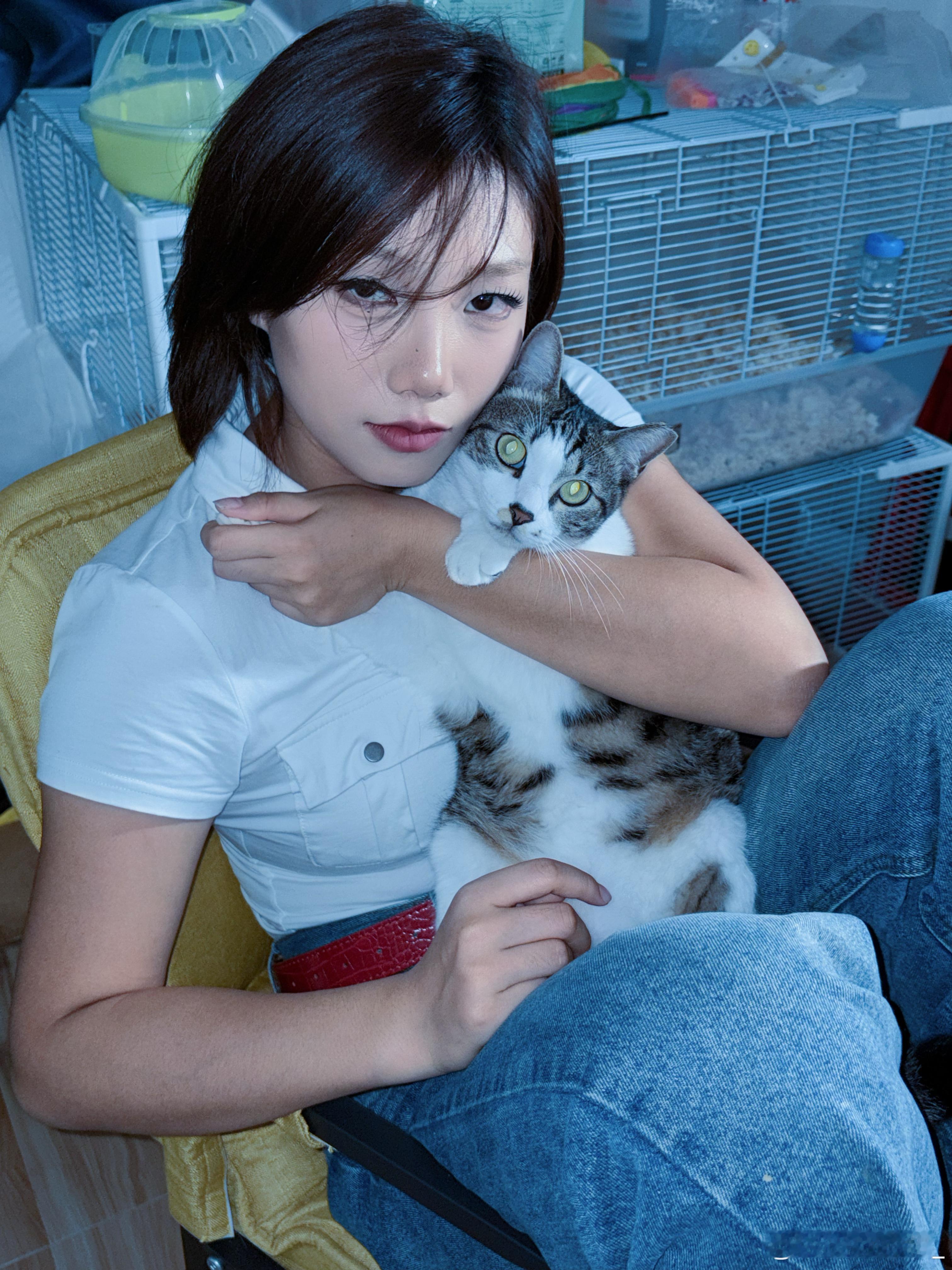 聋猫突然看到人的反应 装聋的猫也算聋猫[裂开]才知道原来猫不是没听见我叫它，是不