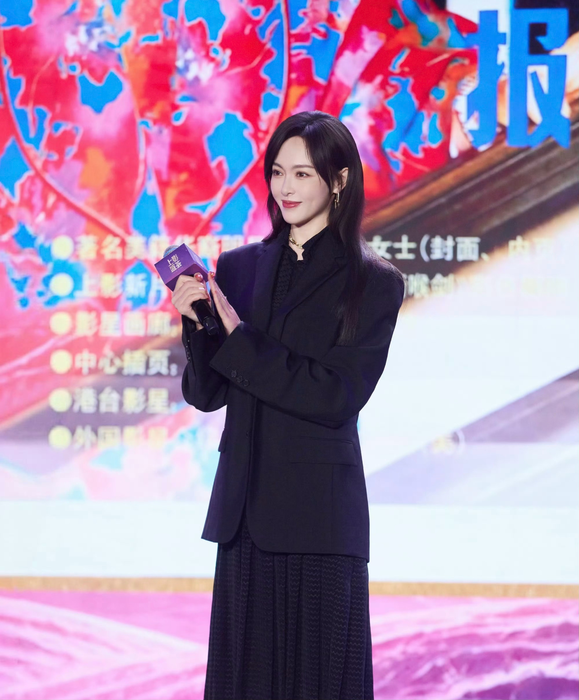 唐嫣｜FENDI & TIFFANY唐嫣今日出席上影盛荟活动，身着Fendi b