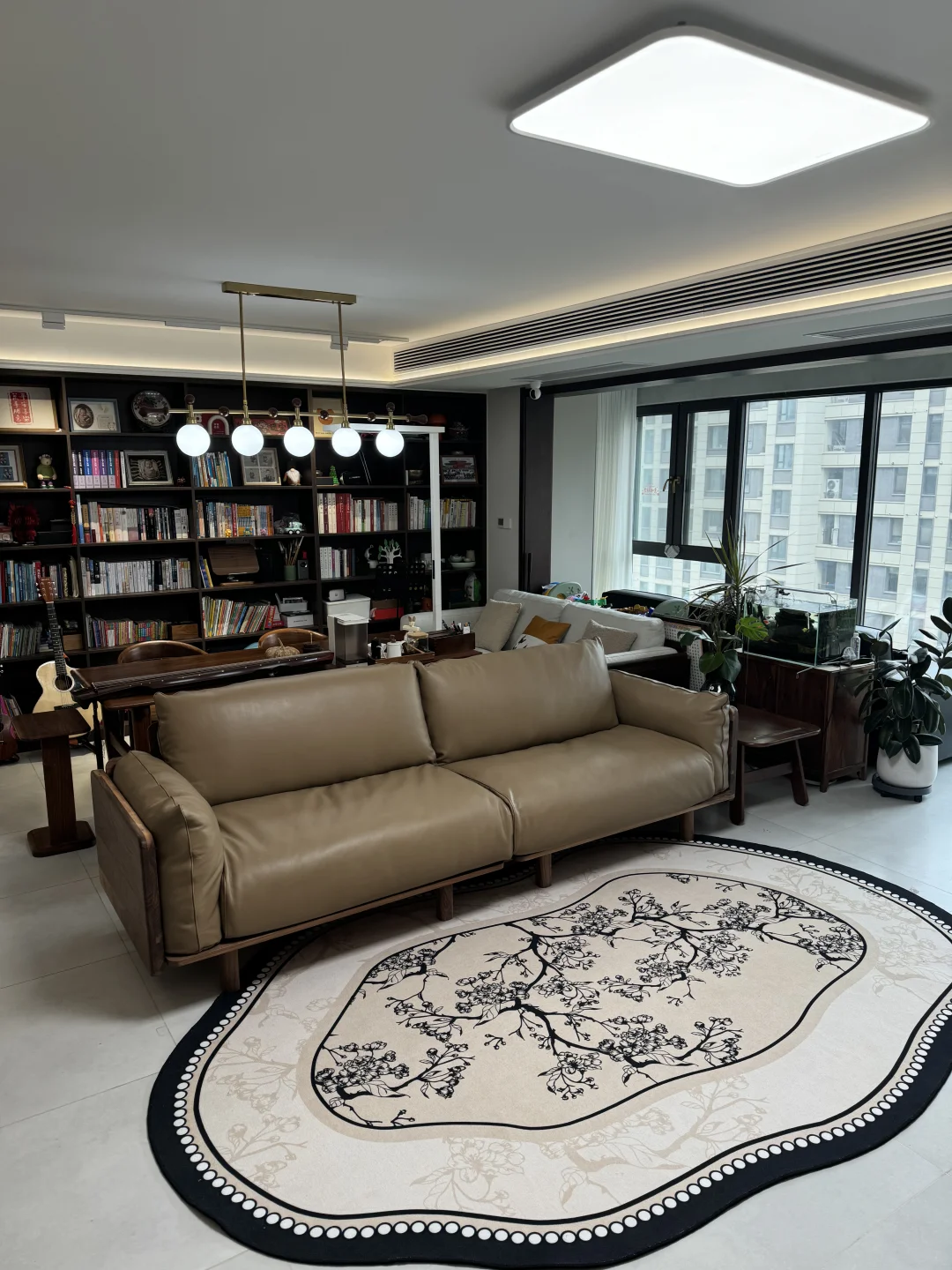 7米大横厅｜黑胡桃沙发的中式家居美学