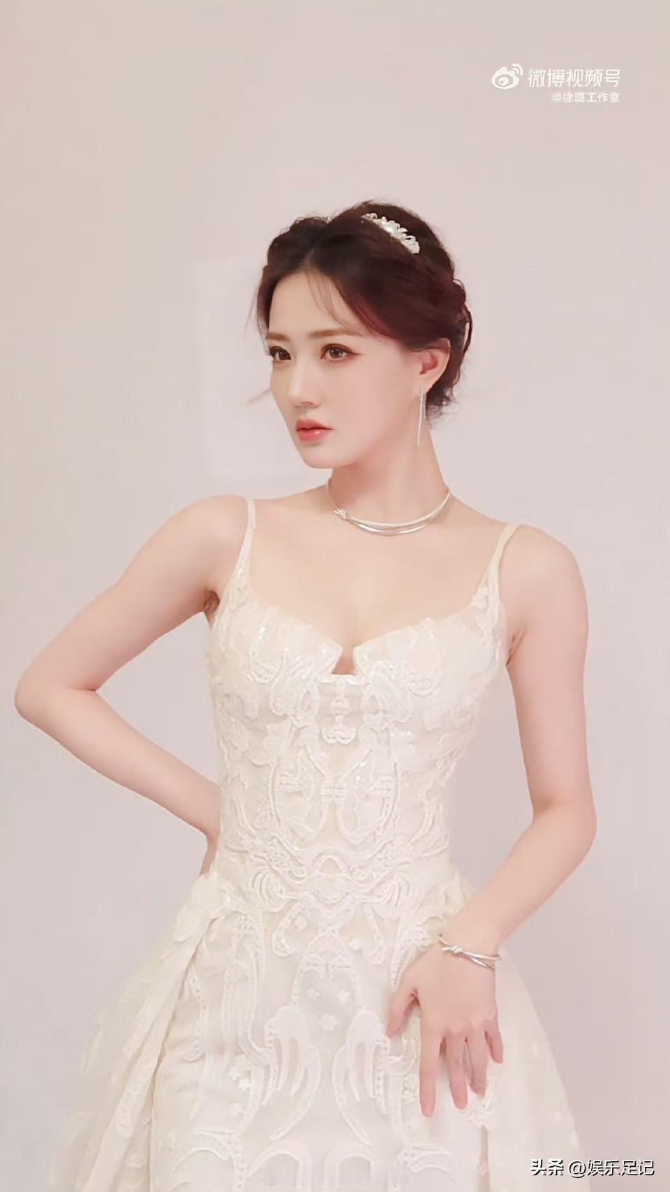 徐璐2025搜狐时尚盛典拍摄花絮，美女就应该多营业🥰 ​​​