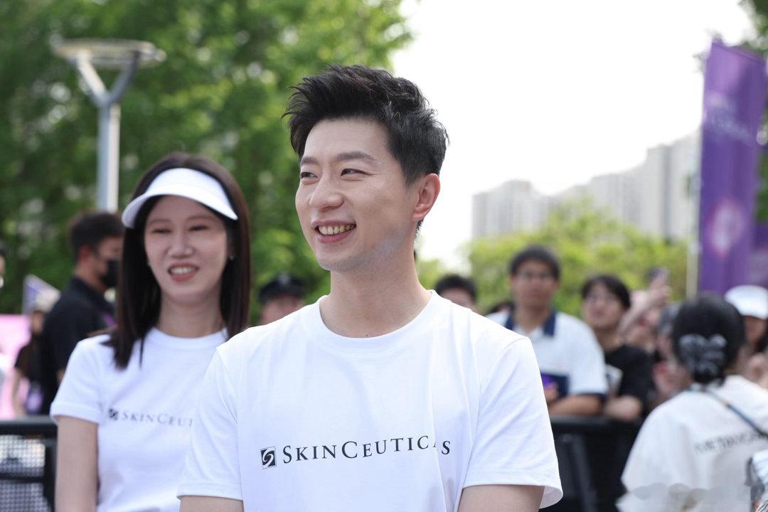 马龙线下原生状态马龙线下松弛感有人说马龙的生图能当教科书，我信了。皮肤状态、精神