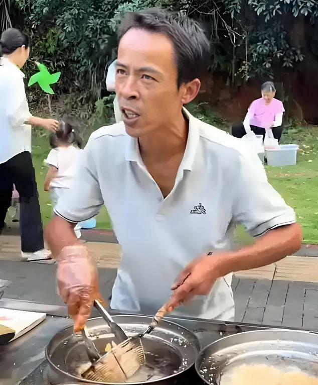 景德镇鸡排哥爆火！6元鸡排卖疯，16小时连轴转累到眼发直，真相戳中无数人

编辑