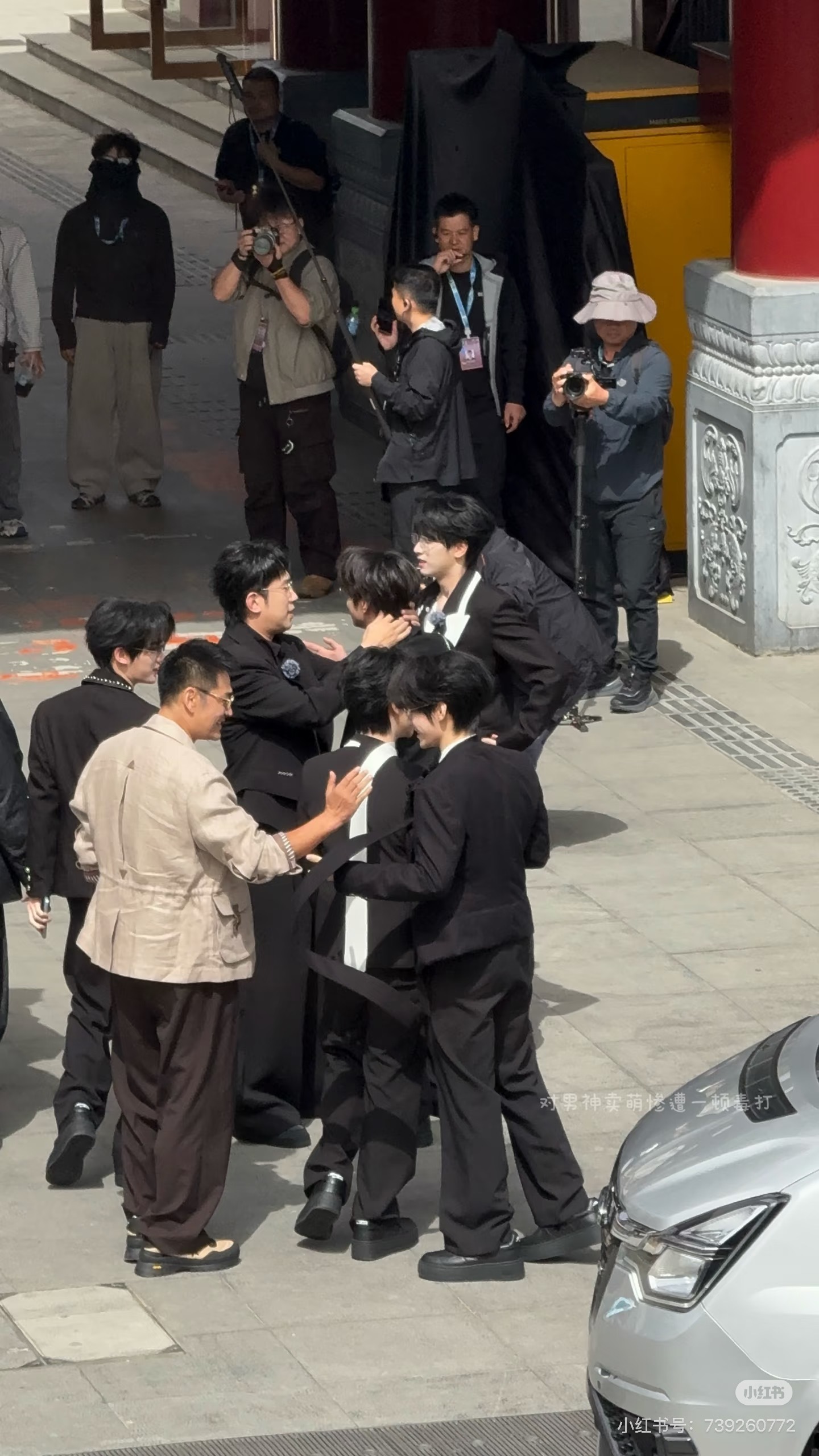 好白好小好立体的脸啊  剩下哪来的歪瓜裂枣 