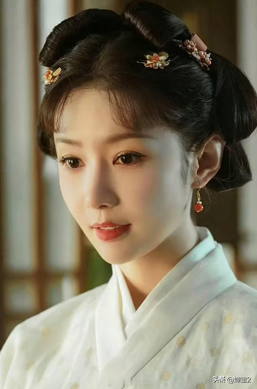 九重紫：苏琰的身世：推测一：她就是宋墨夫妇救的那对母子的女儿！苏琰到京城谋生，被