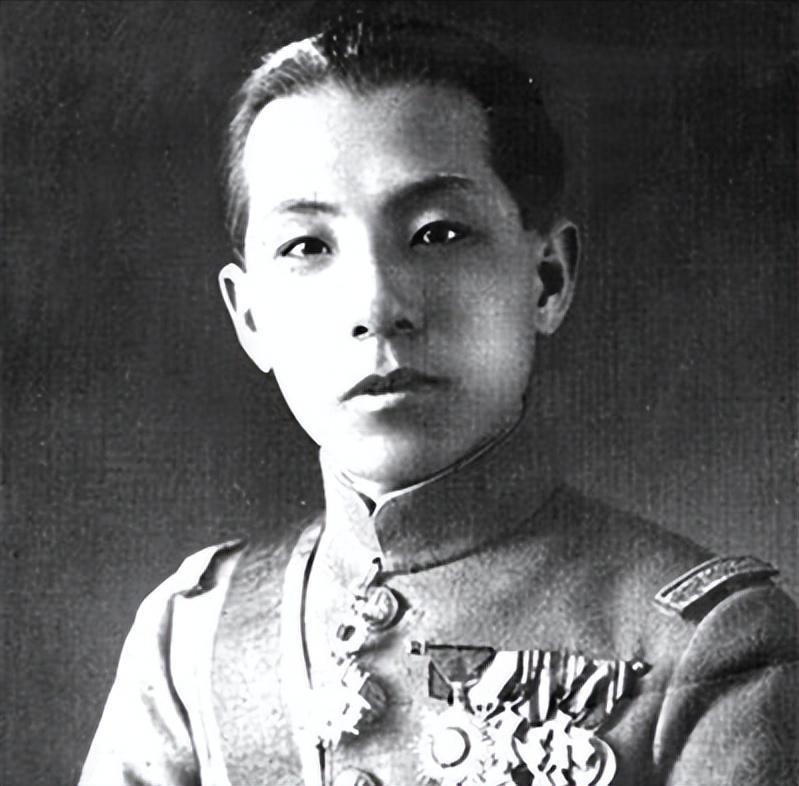 1928年12月，张学良让妻子于凤至带着厚礼，去找杨宇霆的三姨太，想拜为干姐妹。
