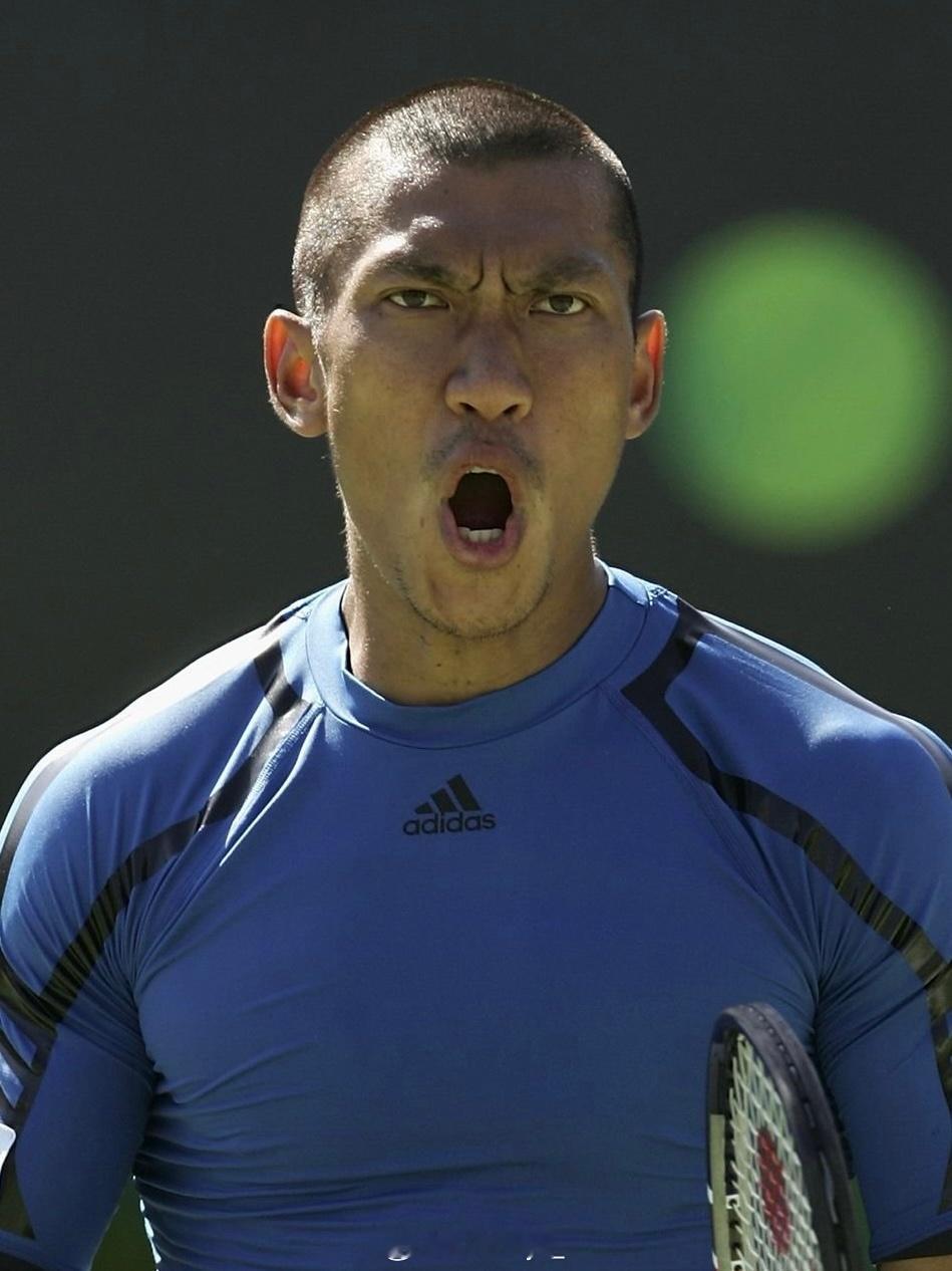 澳网2026 翻2006年澳网的相册看到一组有意思的。斯里查潘那些年是有adid