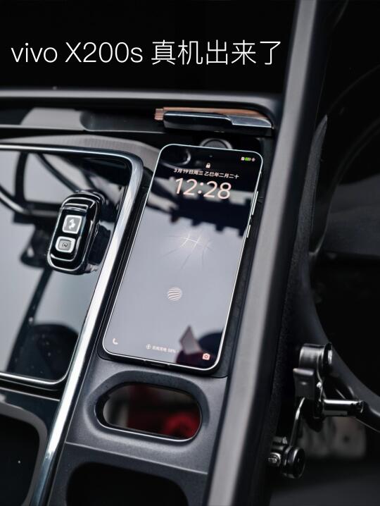 vivo X200s看样子是加料了，会加价吗？