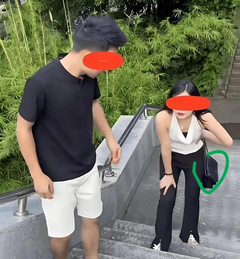 山道上撞见他和别人牵手，

我笑说“你俩真恩爱”，

他脸一下白了。

那会儿风