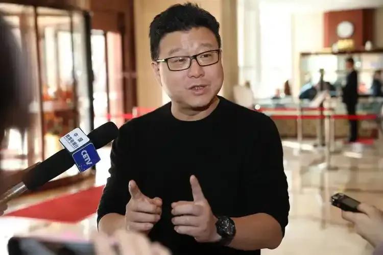 游戏收入占比超80%，丁磊笑纳107亿。网易老板丁磊曾给人悠闲印象，将游戏业务托