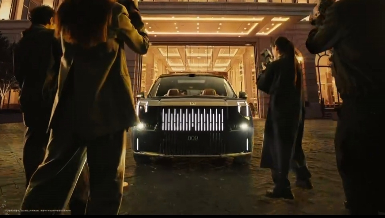 焕新极氪009标杆野心：从商务王座到家庭旗舰，双轨垄断高端MPV。连续两年蝉联4