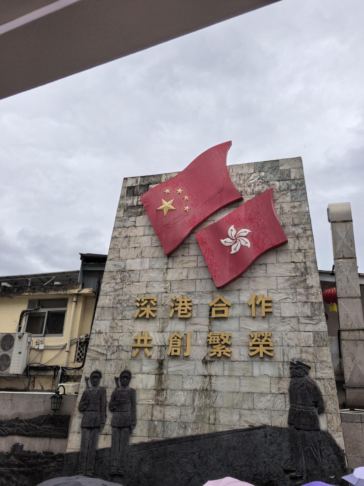 [微风]听到一句话：一个人要是当众揭你短，那不是嘴欠，是心黑。[捂脸]深以为然。