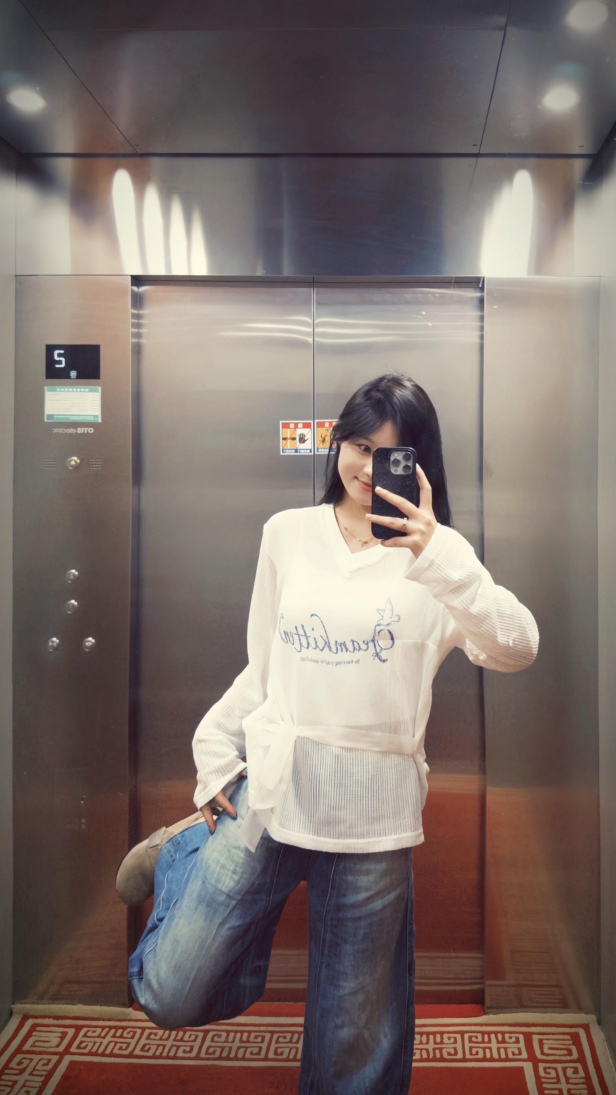 每个人都像一本书或薄或厚细心翻阅的人才会读懂其特别 合适的人自会将你读懂
