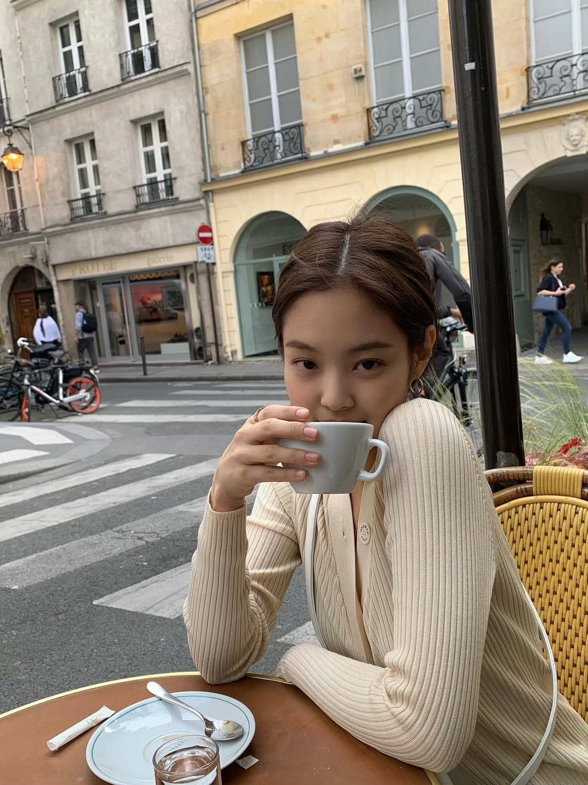 学习Jennie的出行旅游照！🏄🏻♀️ 