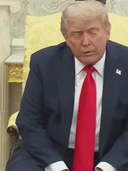 一旦台海爆发战争，中国能击败美国吗？
别说是击败了，就是美国用尽全力，中国也照样