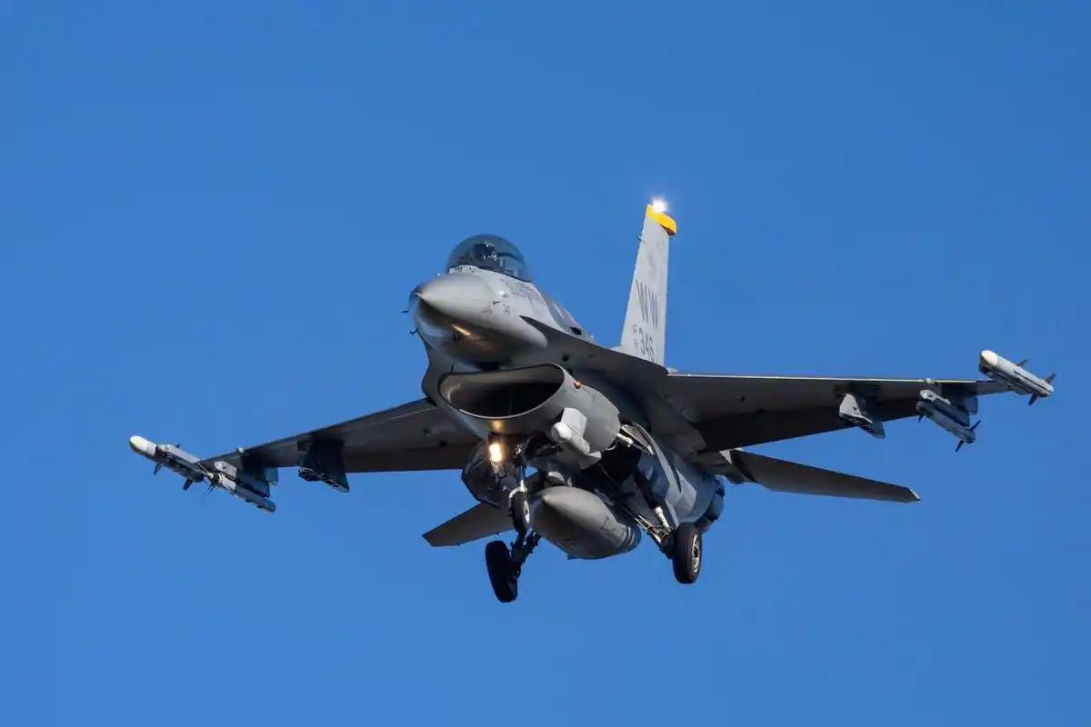 韩联社大年初四上午曝出惊人消息，称大年初二驻韩美军10余架F-16战机进入韩国识