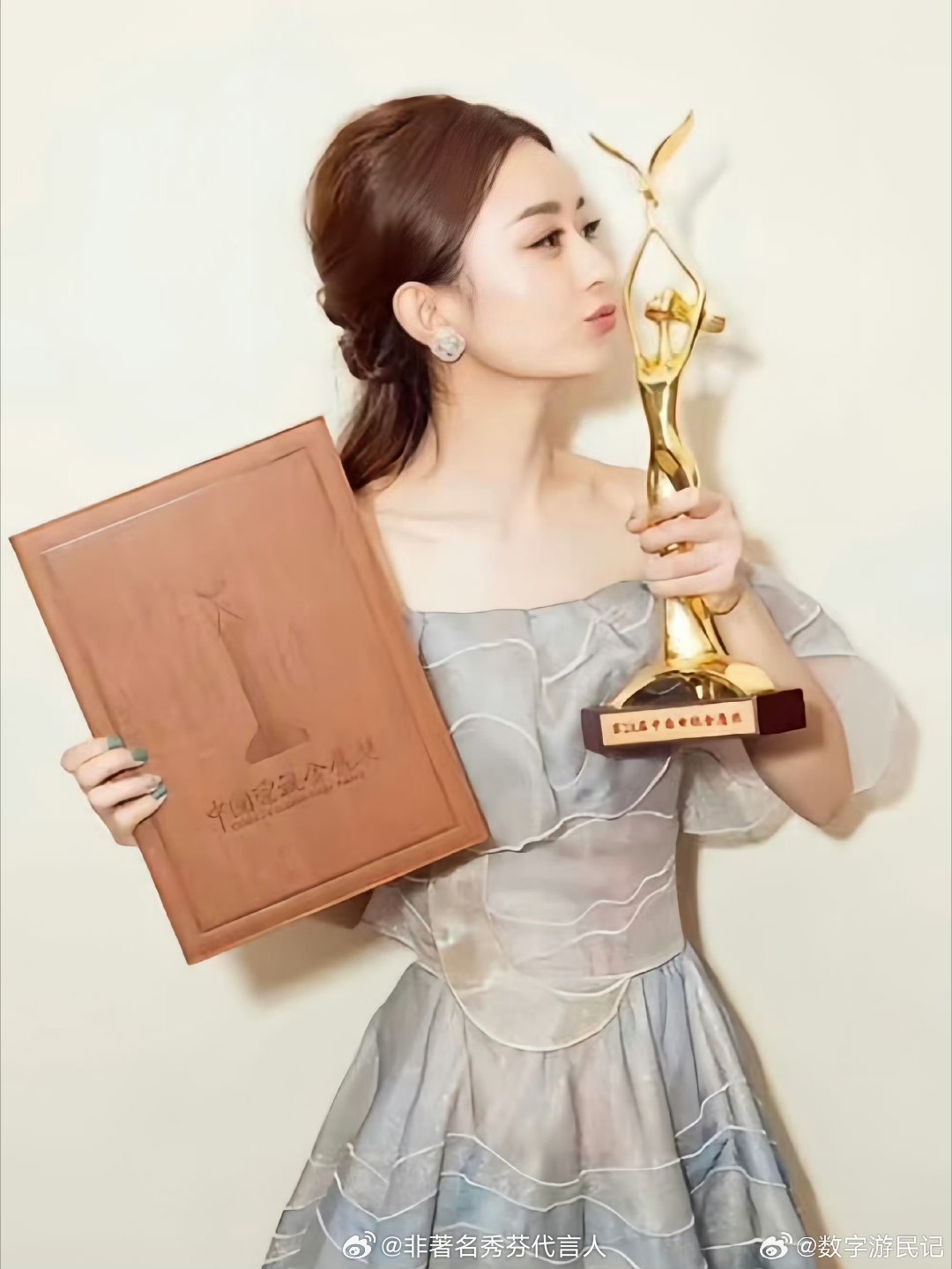 谁的少女时代没有一个赵丽颖呢。不是天生耀眼，却一路靠自己走到闪闪发光。温柔又坚韧